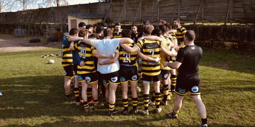 Les joueurs de Lalinde réunis en cercle