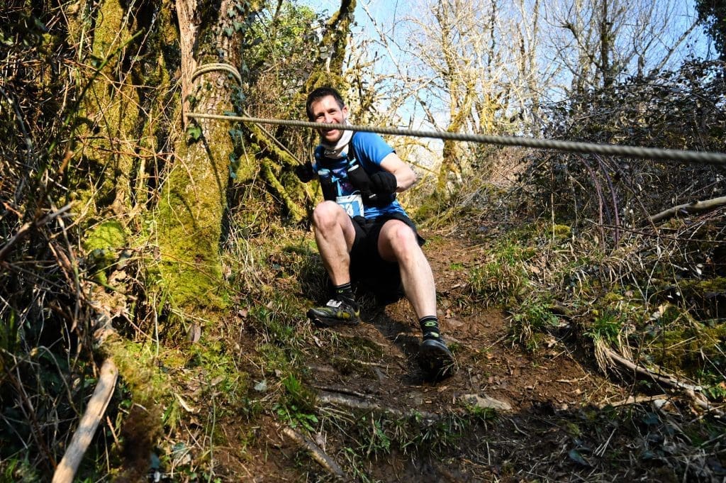 Un coureur sur un passage technique du trail des gorges de l'auvézère 2025