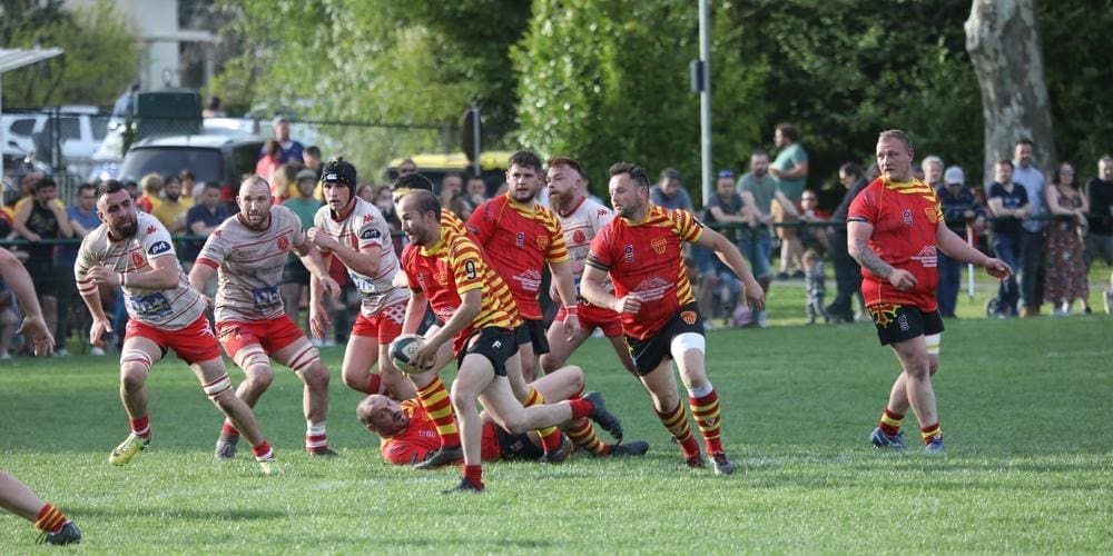 Grégoire joue au rugby