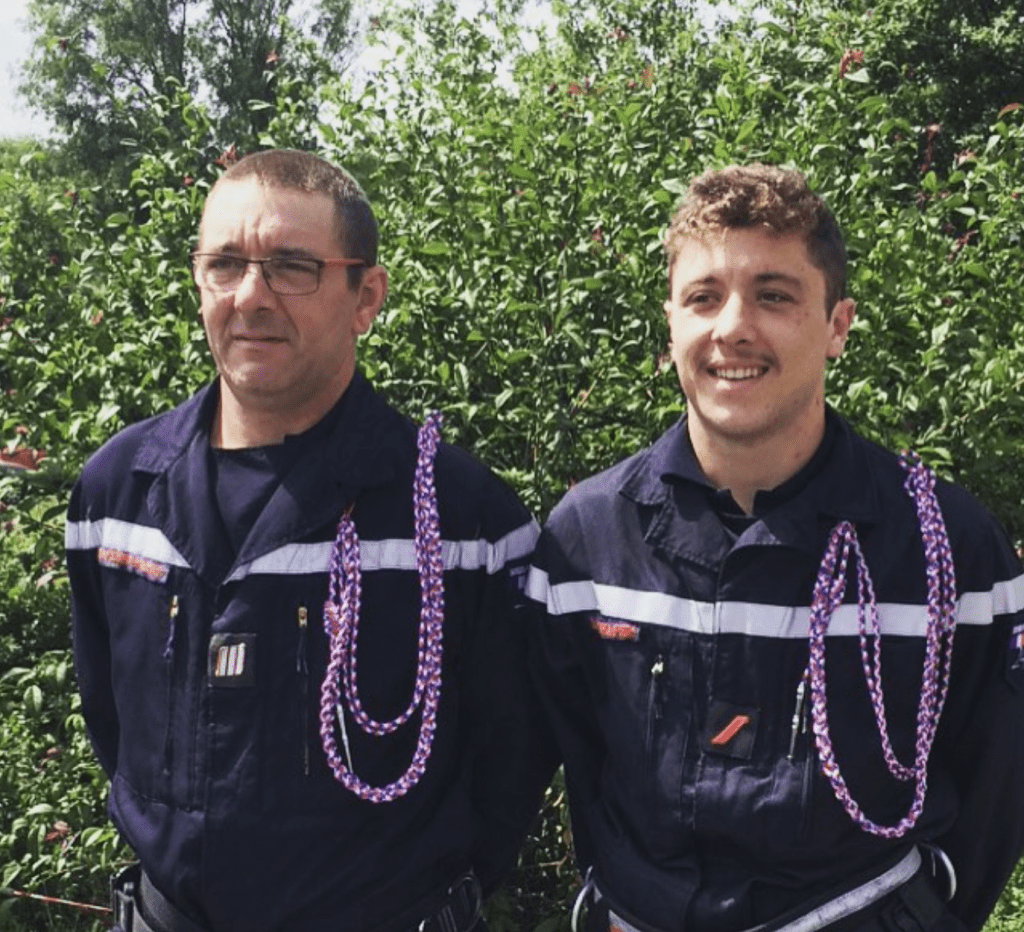 Brice Boudet et son papa, en tenu de pompier 